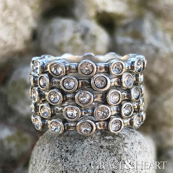 ๐ Grace & Heart In The Round Ring - Picture 3 of 8